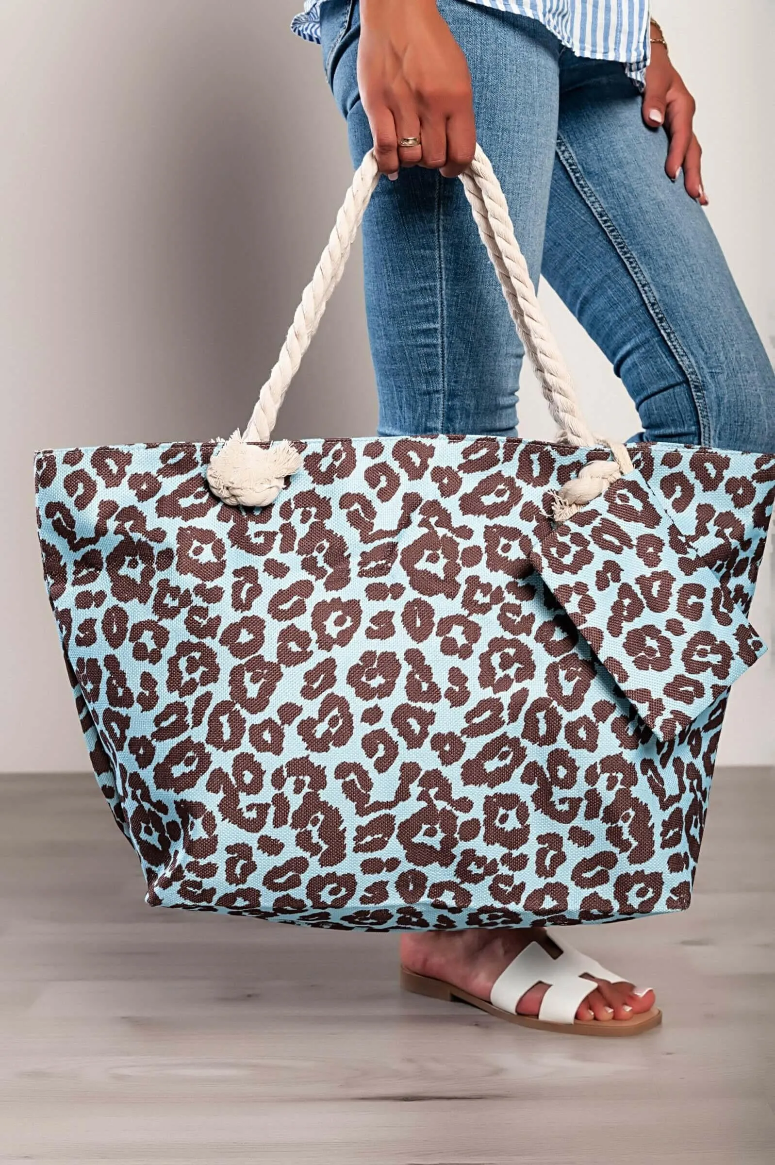 Leopard print beach bag, light blue