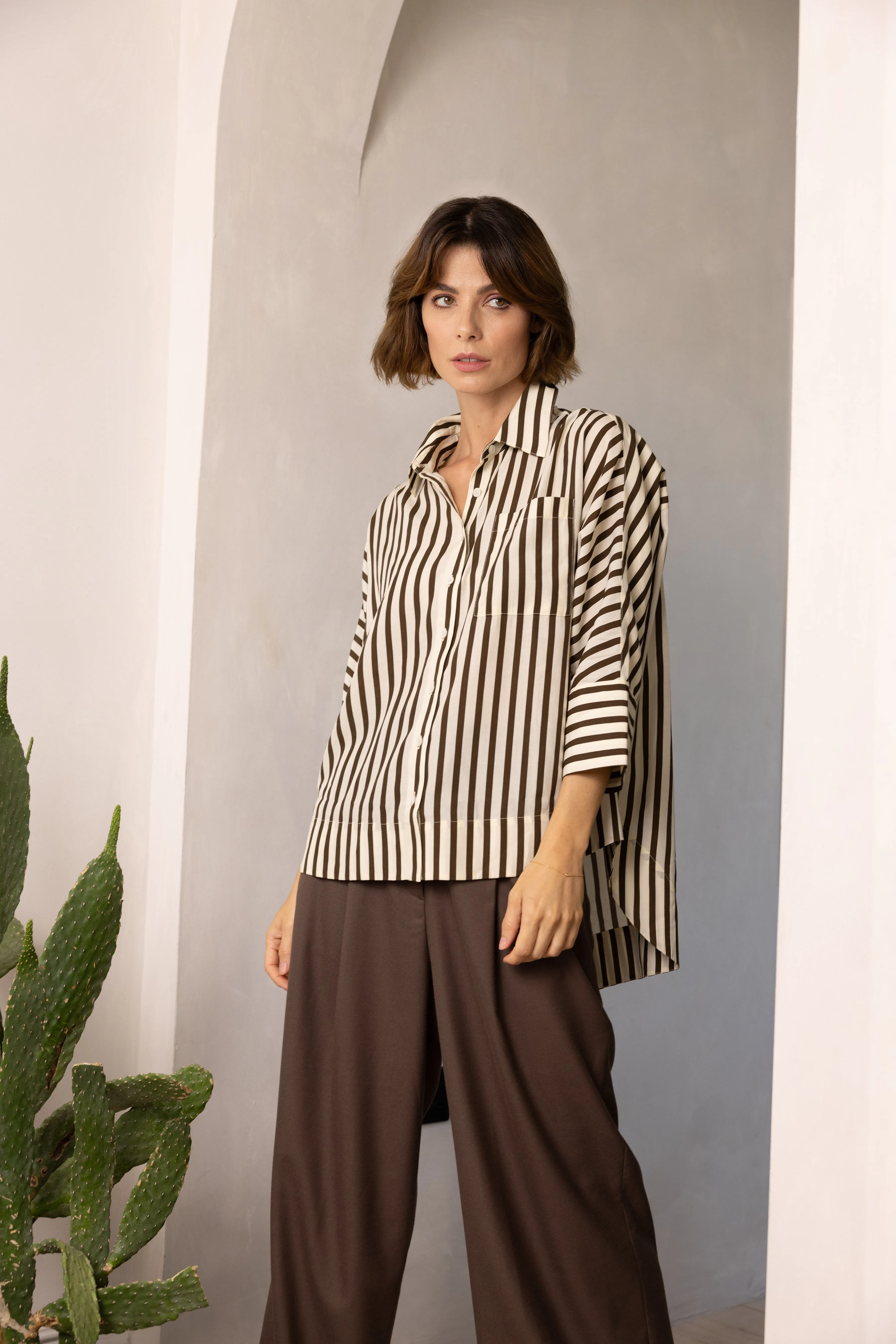 OLIVIA OVERSIZED STRIPED SHIRT (WHITE/CHOCOLATE)